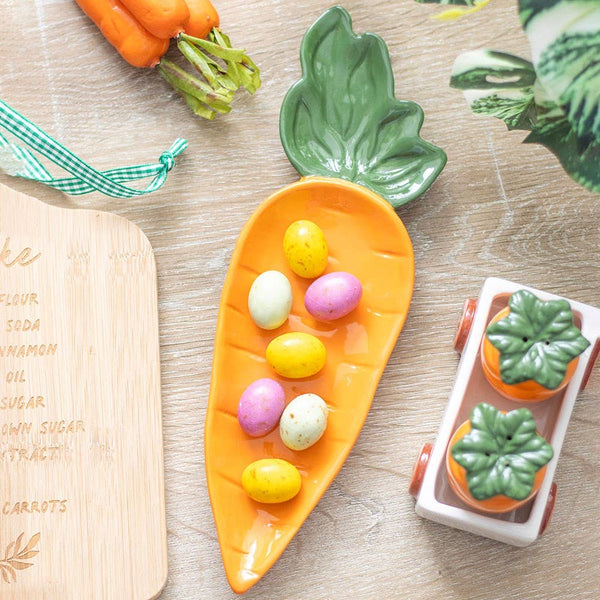 Carrot-shaped dish
