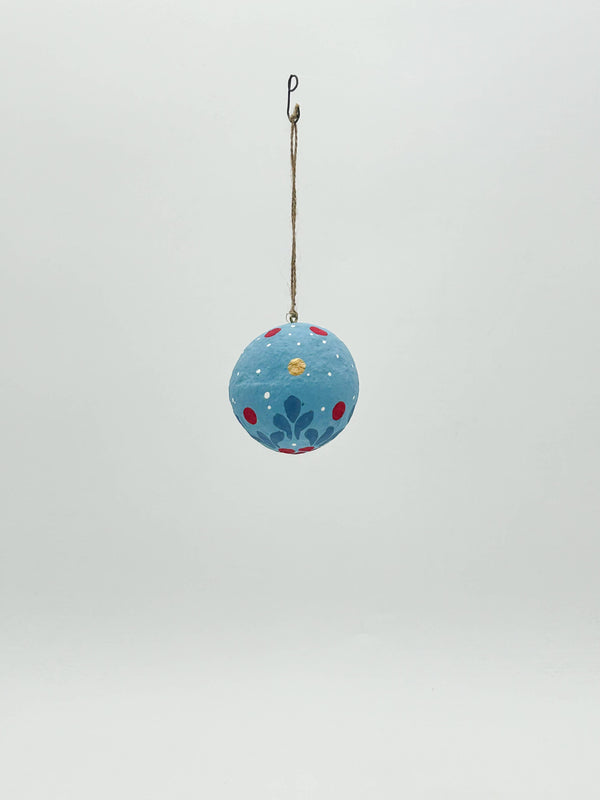 Boule de Noël en coton mâché