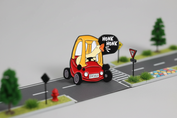 Spilla con l'oca in macchina "Honk Honk"
