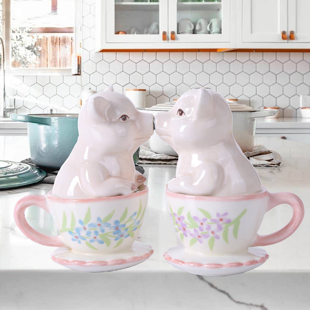 Salière et poivrière Cochons dans des Tasses à Thé