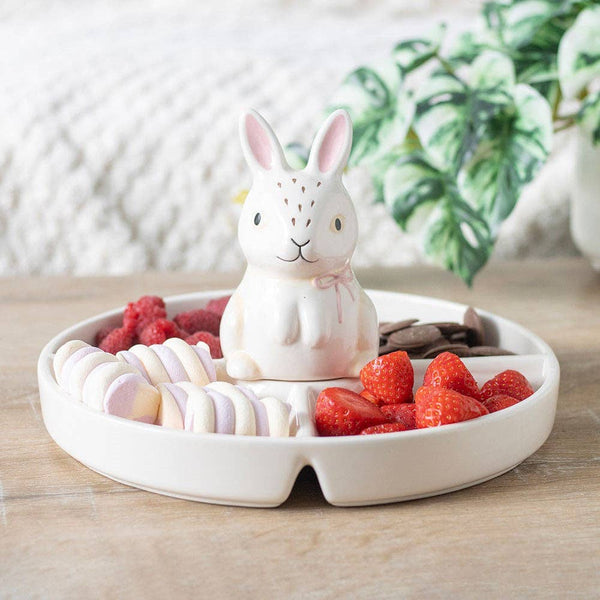 Snackschaal met dipsausvakje en paashaasmotief.