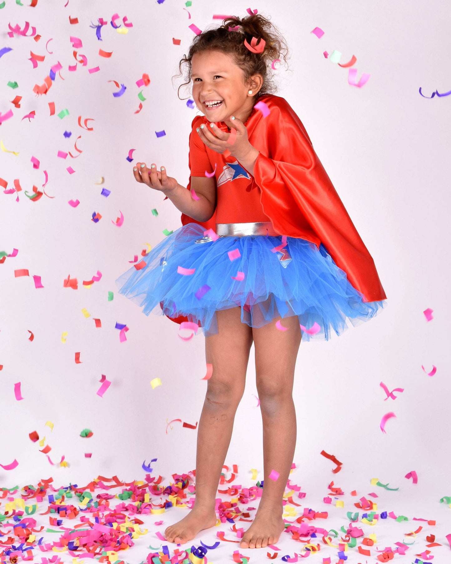 Super Wondergirl avec cape 110-116 cl 4-6 ans