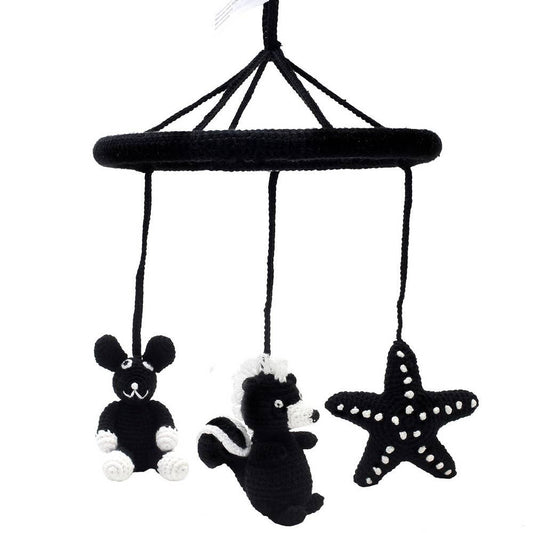 Mobile avec mouffette, étoile de mer et lapin