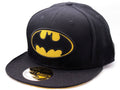 Gorra de DC Comics con el logotipo negro de Batman