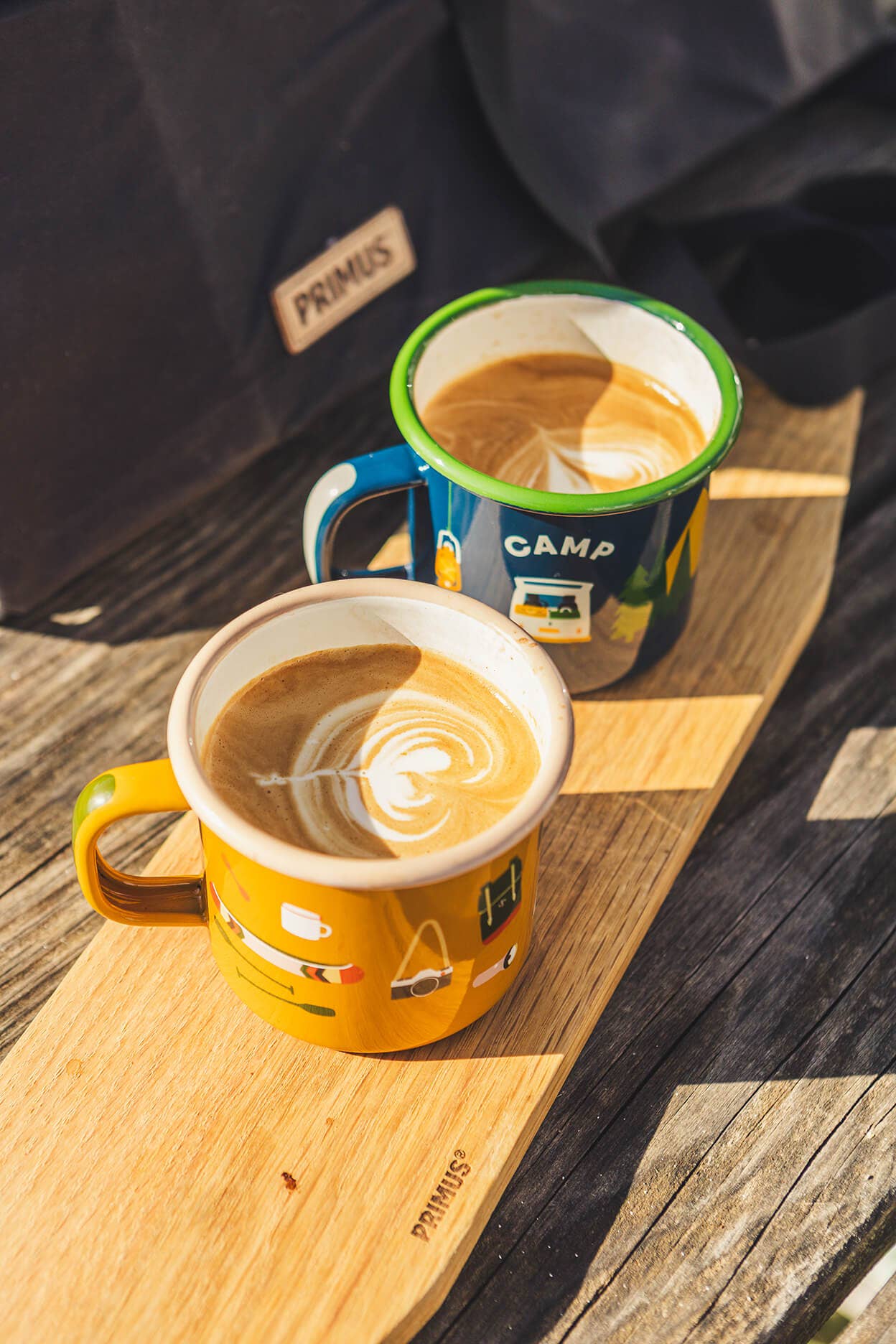 Taza de esmalte “Cosas de campamento”