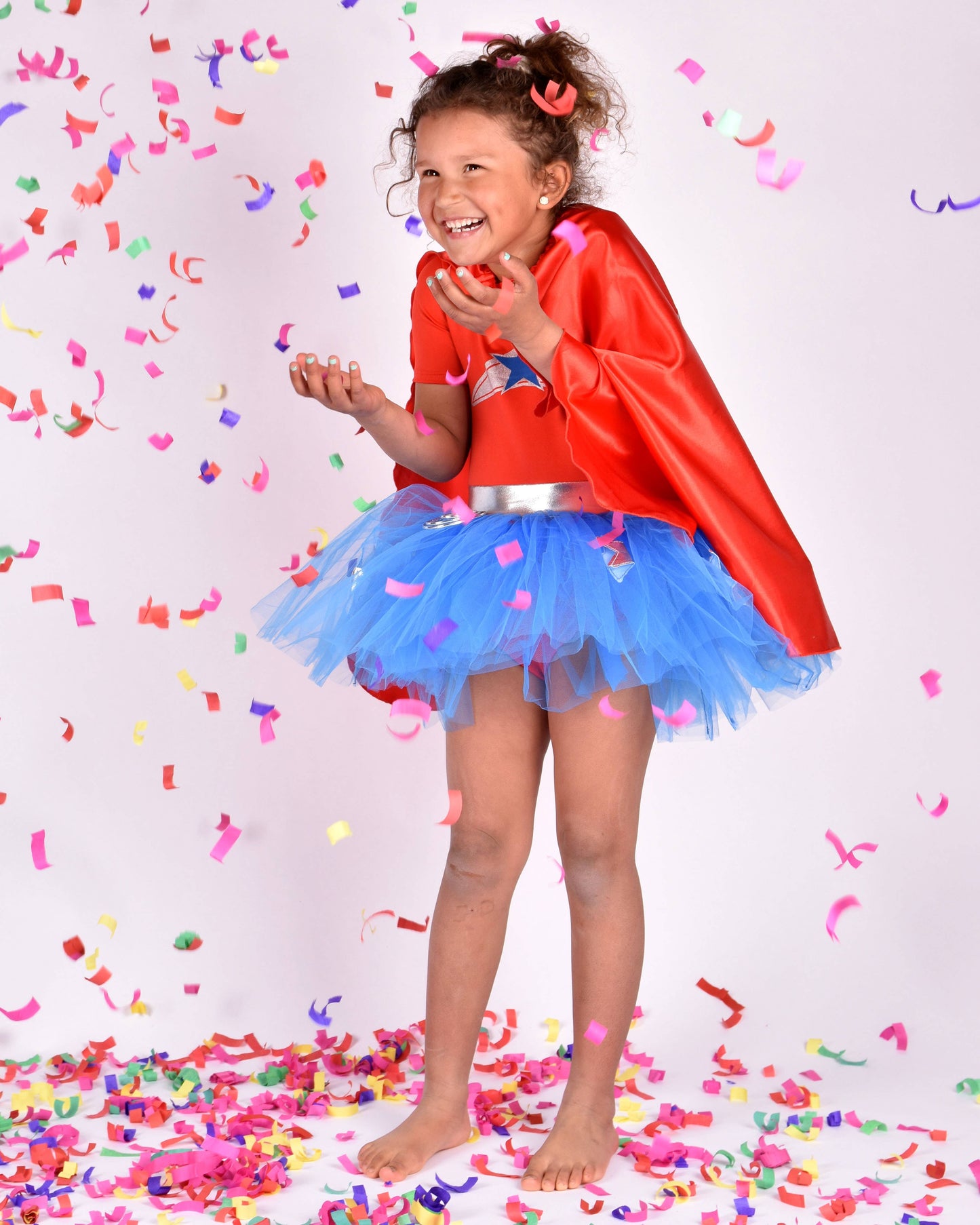 Super Wondergirl avec cape 110-116 cl 4-6 ans