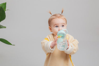 Botella de agua con animales de la selva