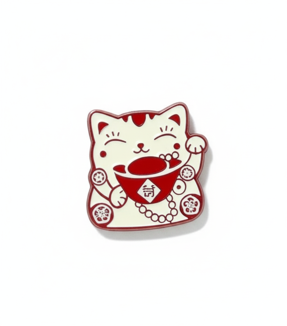 Pin de gato de la suerte