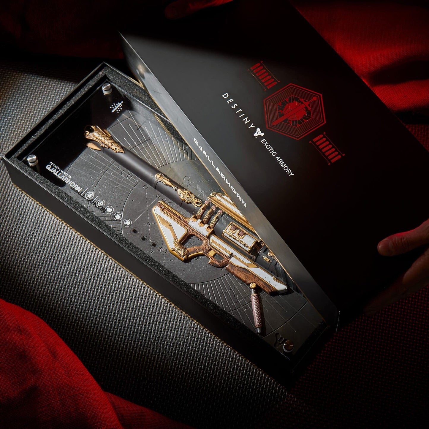 Plaque Réplique Destiny Exotic Armory Collection "Gjallarhorn"