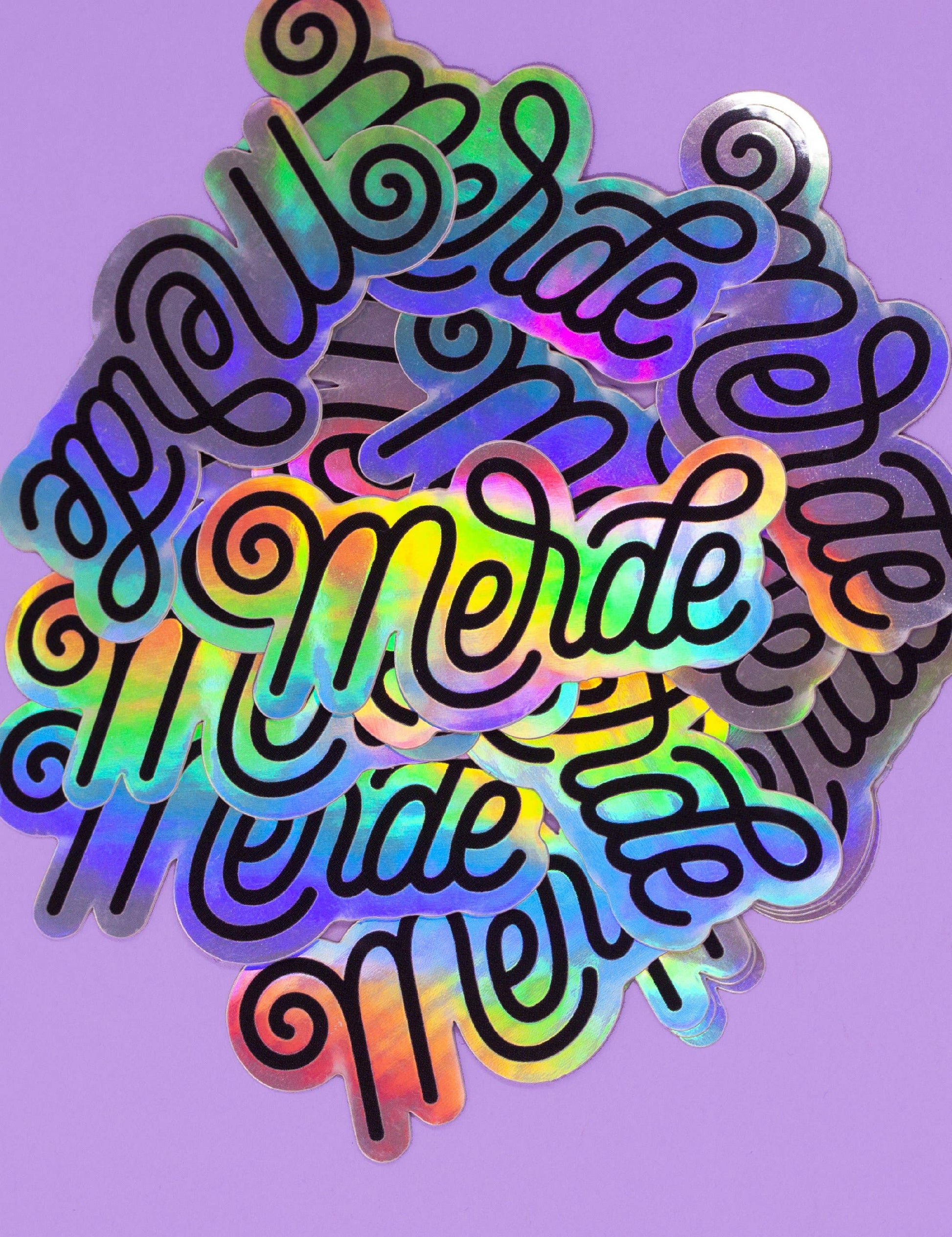 Autocollant – LETTRAGE HOLOGRAPHIQUE ARC-EN-CIEL FRANÇAIS Merde | Joanna Behar – vue 2