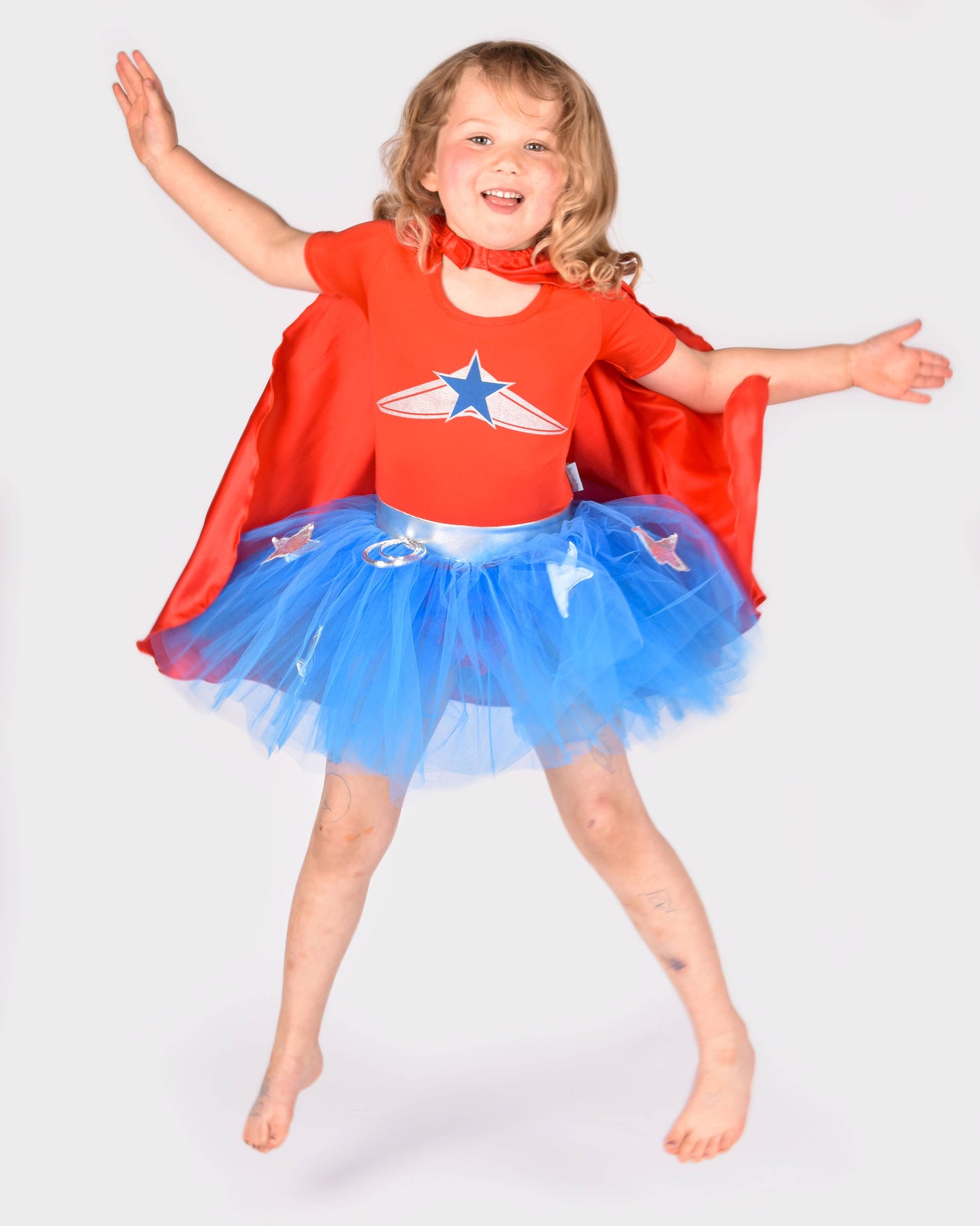 Super Wondergirl avec cape 110-116 cl 4-6 ans