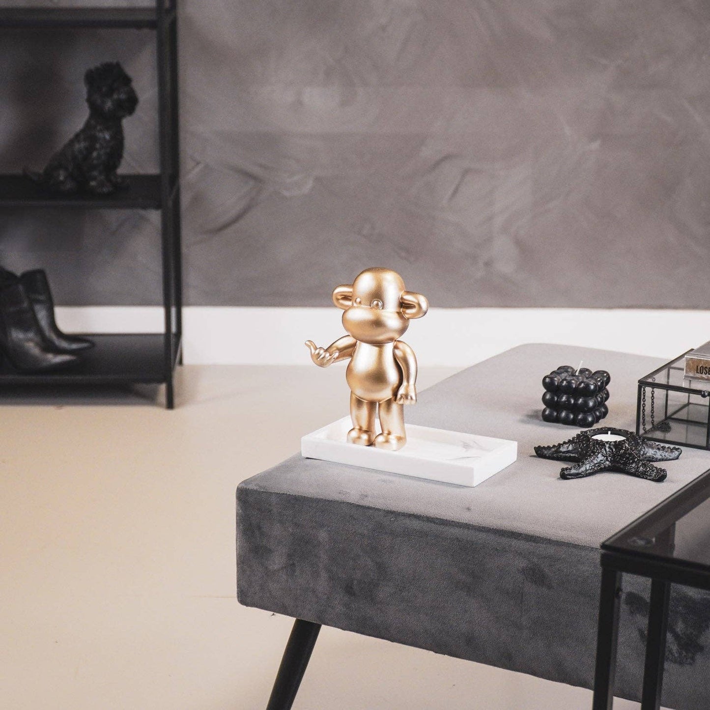 Adorno - Figura colgante de mono suelto 'La Leyenda' - Poliresina - Dorado - 11x7x19cm