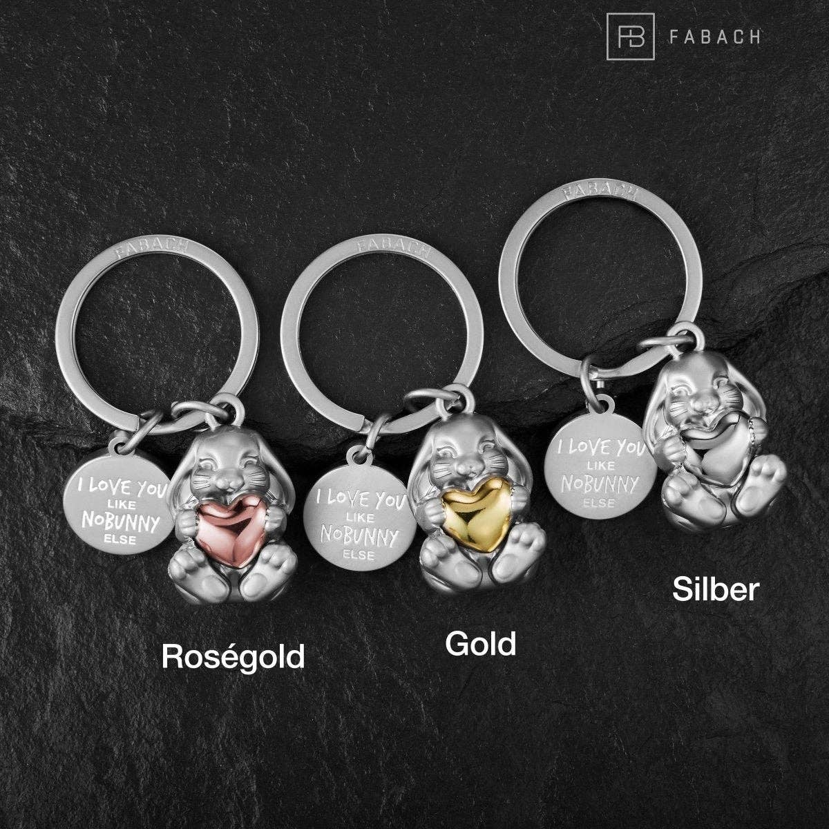 Llavero con forma de conejito grabado con la frase "Te quiero como a ningún otro conejito". Lindo amuleto de la suerte con forma de corazón.