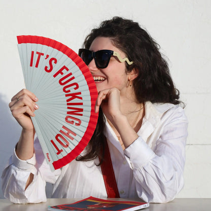 Éventail « It’s fucking hot » Rouge – Fisura – vue 3