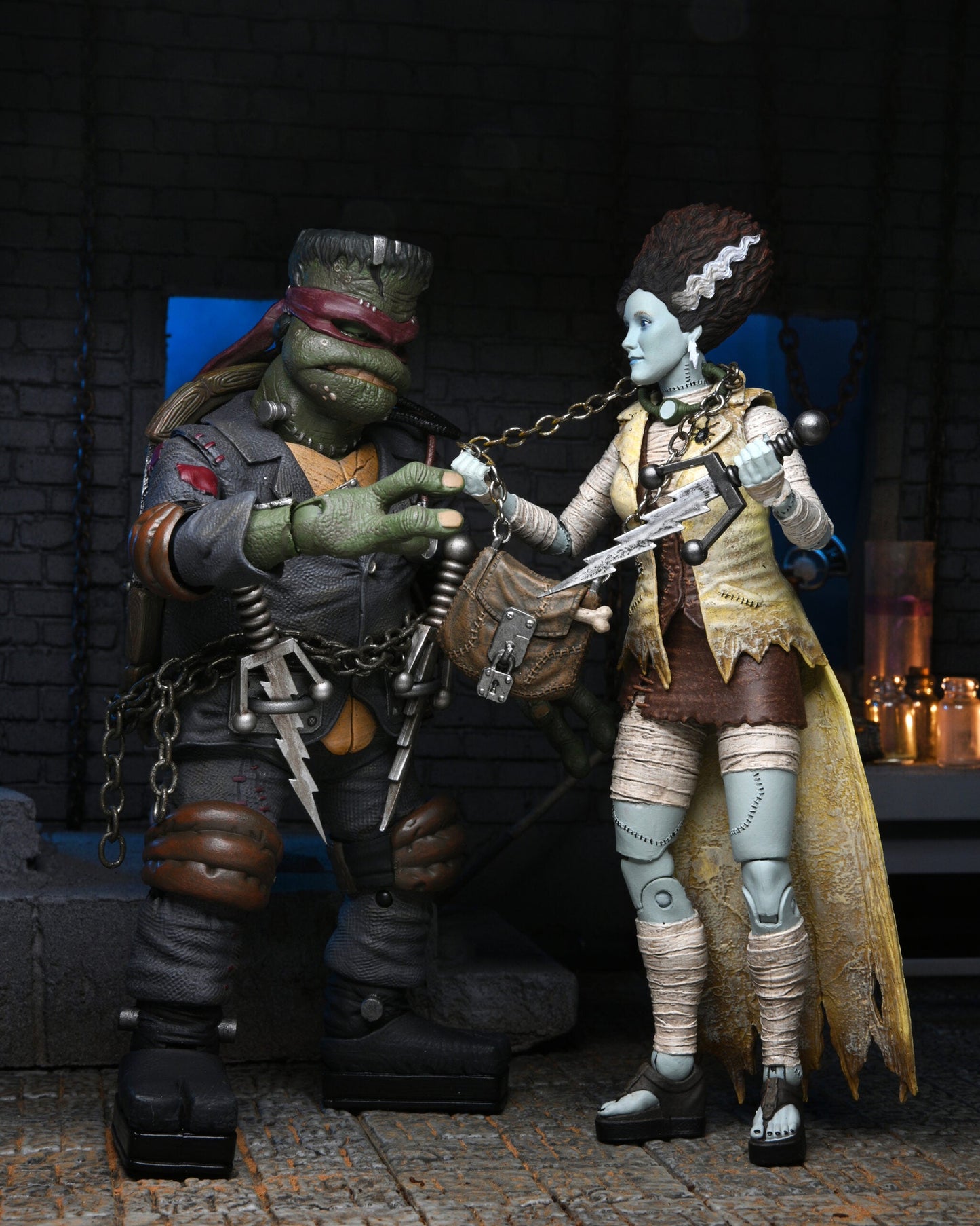 April O'Neil como la novia de Frankenstein - Monstruos universales x Tortugas Ninja adolescentes mutantes 