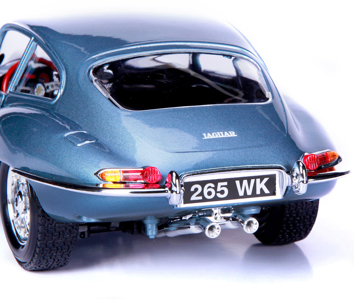 1:18 JAGUAR E-TYPE COUPE (1961)