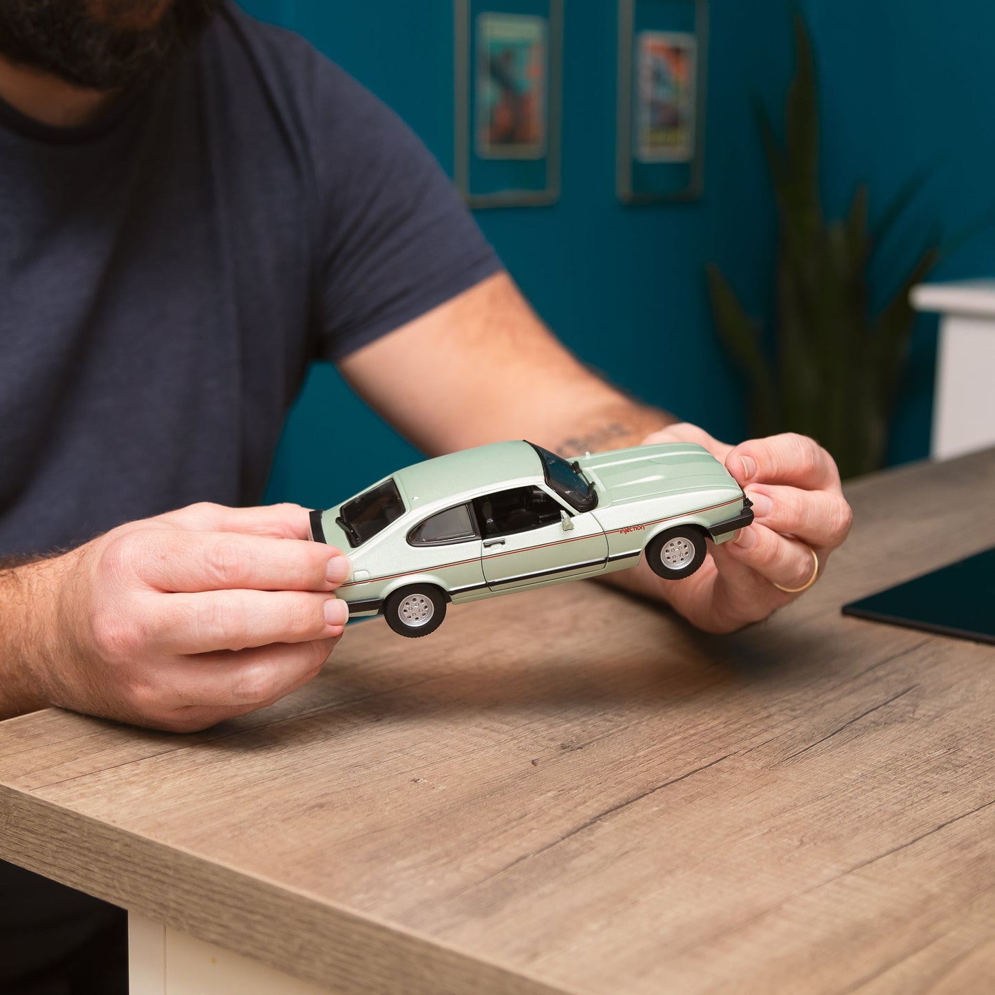 1:24 FORD CAPRI (1982) VERT CLAIR