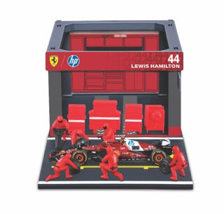 1:43 F1 FERRARI SF-25 2025 PIT PASS DIORAMA HAMILTON