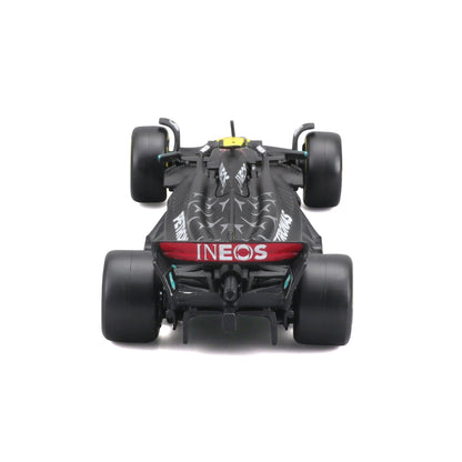 1:43 F1 MB W14 2023 HAMILTON DANS LE DISTRIBUTEUR