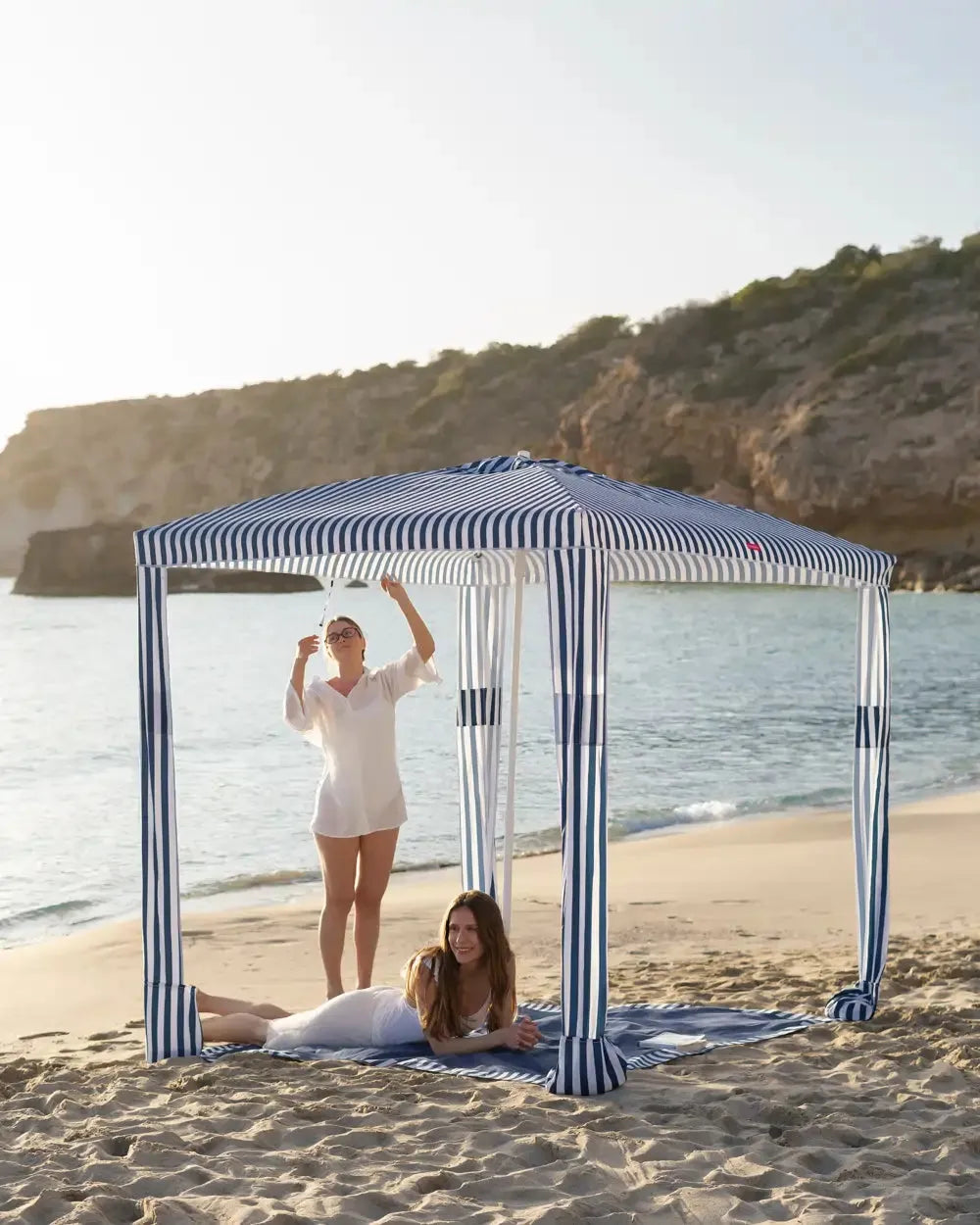 Toldo de playa con bolsillos de arena – SUNGOLD