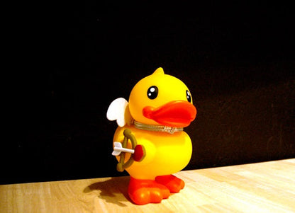 Pato de pato amarillo cupido