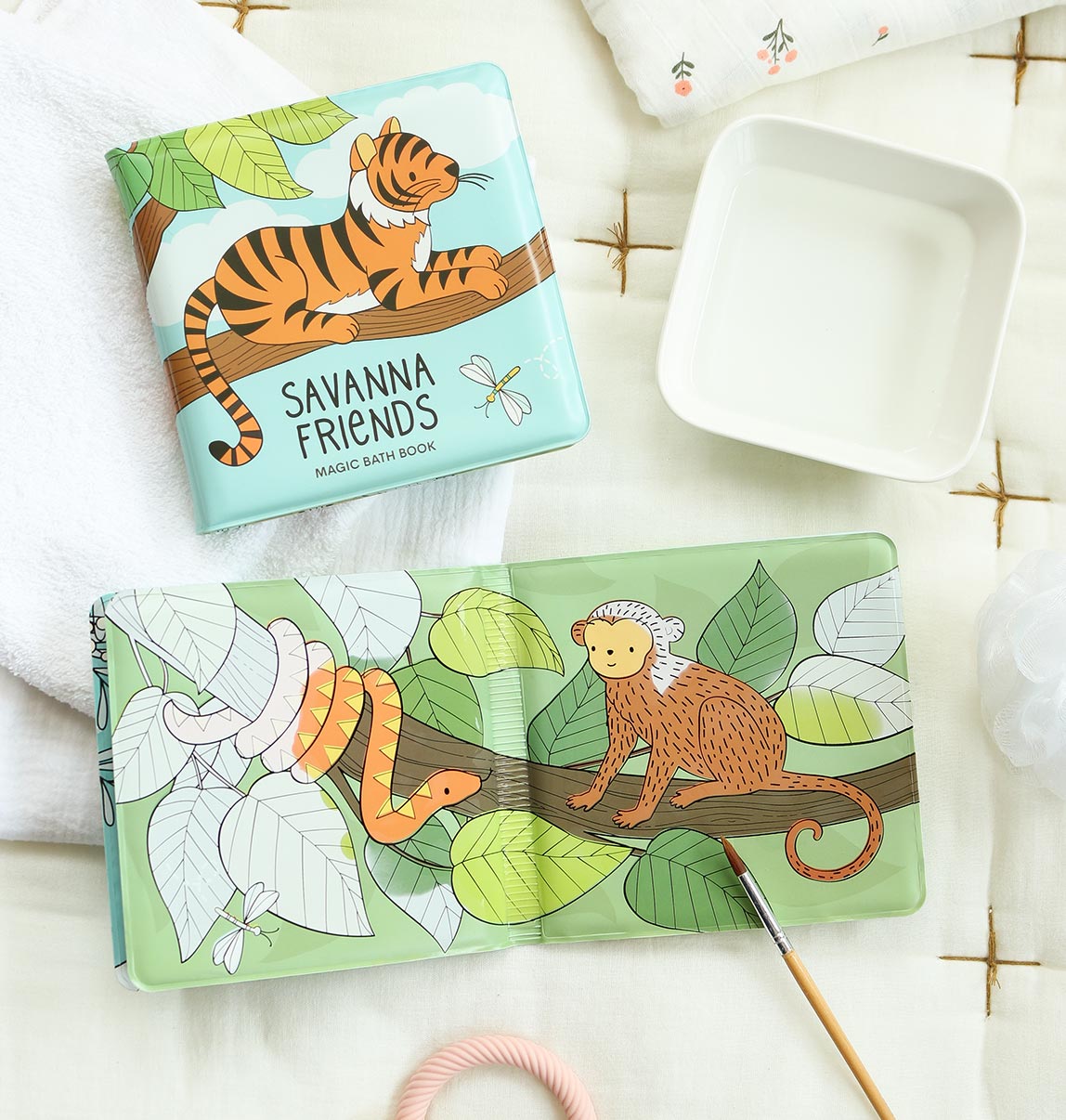 Livre de bain magique - Amis de la savane – vue 2 – A Little Lovely Company