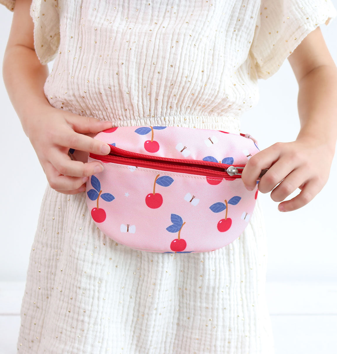Sac banane enfant - Cerises – vue 2 – A Little Lovely Company