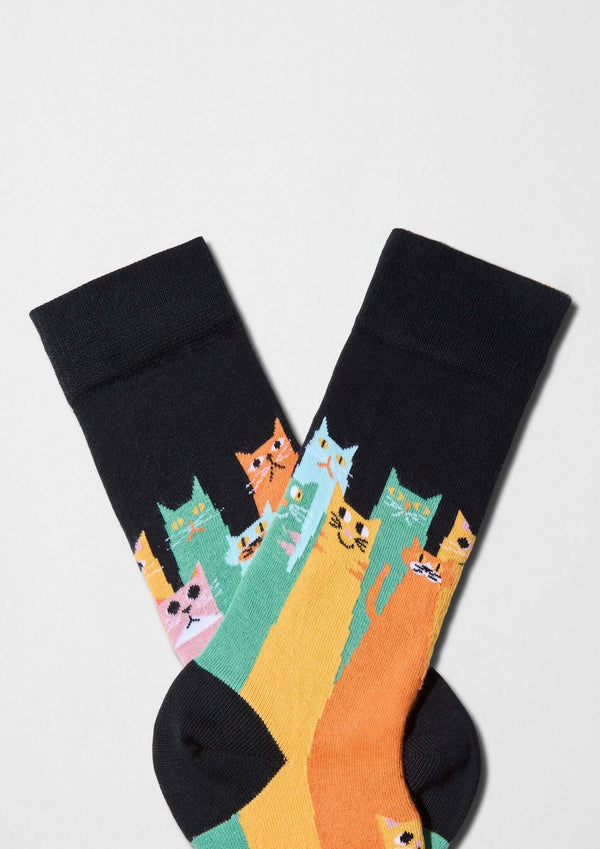 Diseño gráfico de gatos coloridos sobre fondo negro - BeCatsGang Black - BESOCKS
