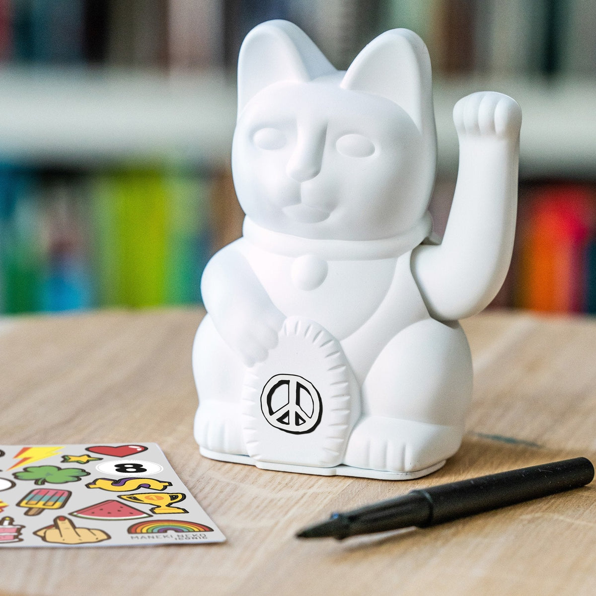 Cat blanco afortunado icónico