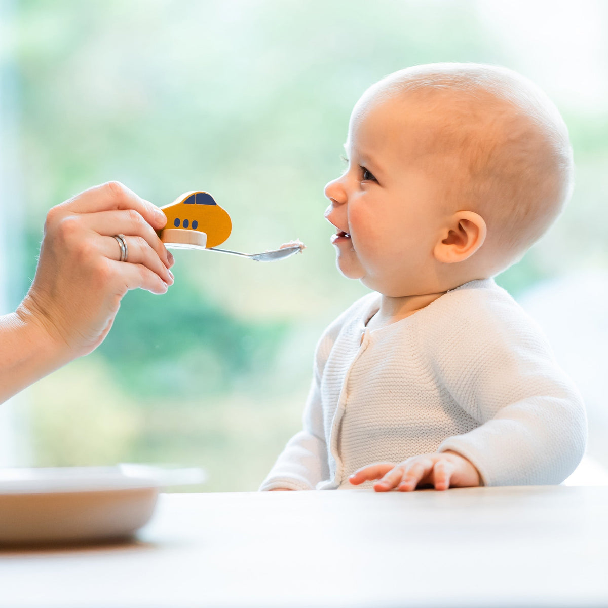 Kinderlepel met geel vliegtuigje