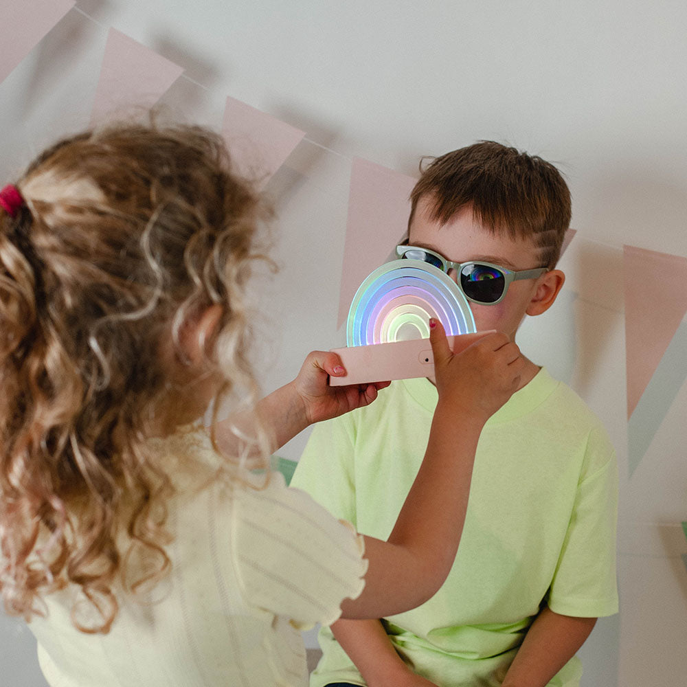 Dansende regenbooglamp - Leuke kleuren en reageert op geluid