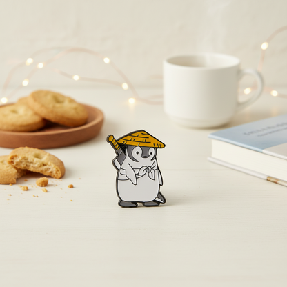 Pin de pingüino samurái