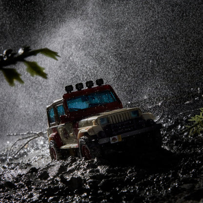 Transformers Collaborative Jurassic Park x Transformers Dilophocon and Autobot JP12