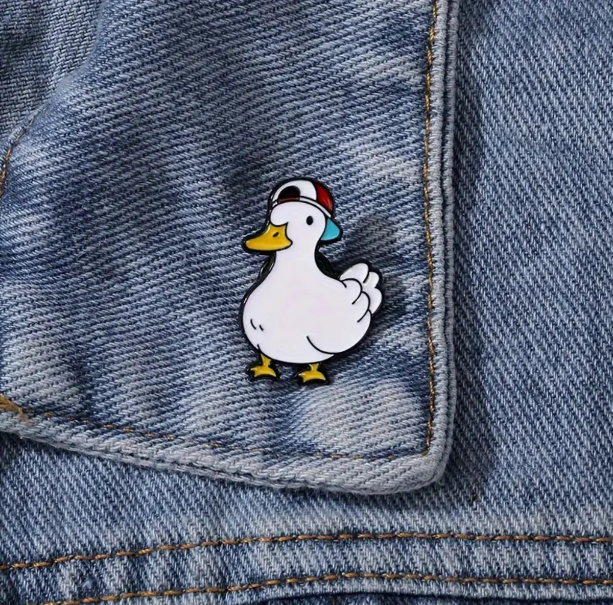 Pin's Canard Blanc Casquette
