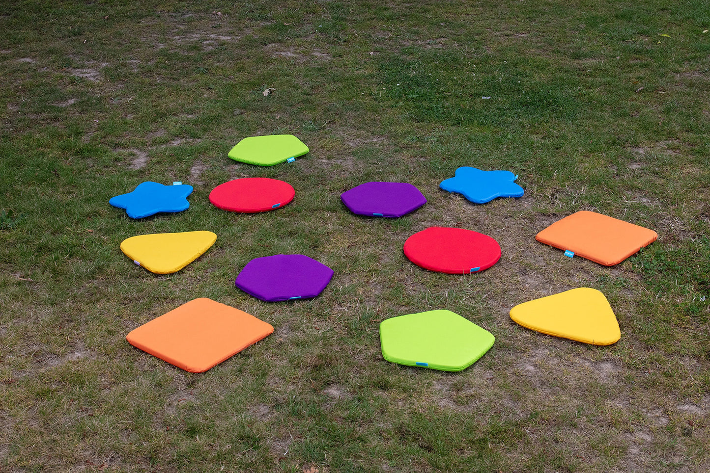 Tapis en forme d'arc-en-ciel avec fourre-tout
