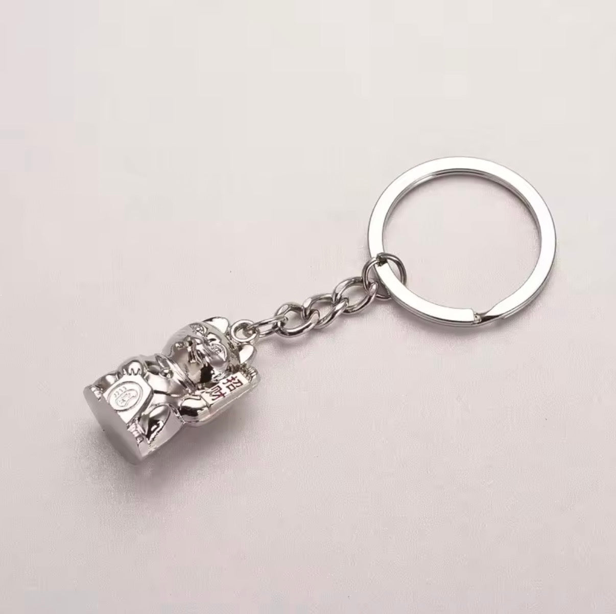 Llavero gato de la suerte