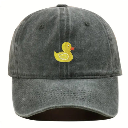 Gorra lavada con pato amarillo bordado