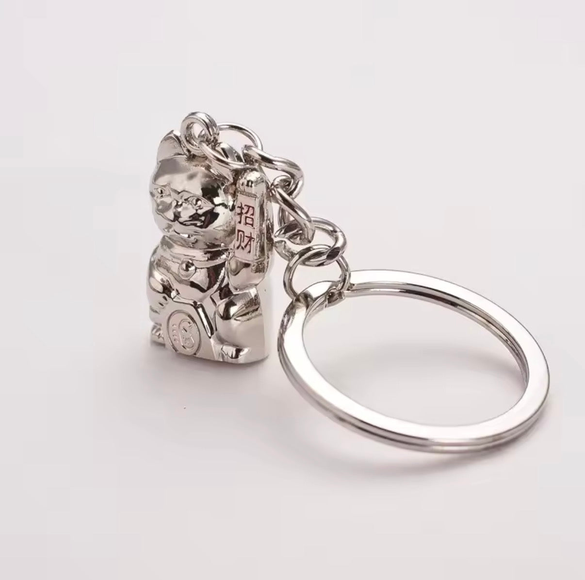 Llavero gato de la suerte