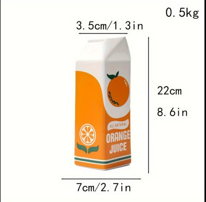 Jarrón de ladrillo con jugo de naranja