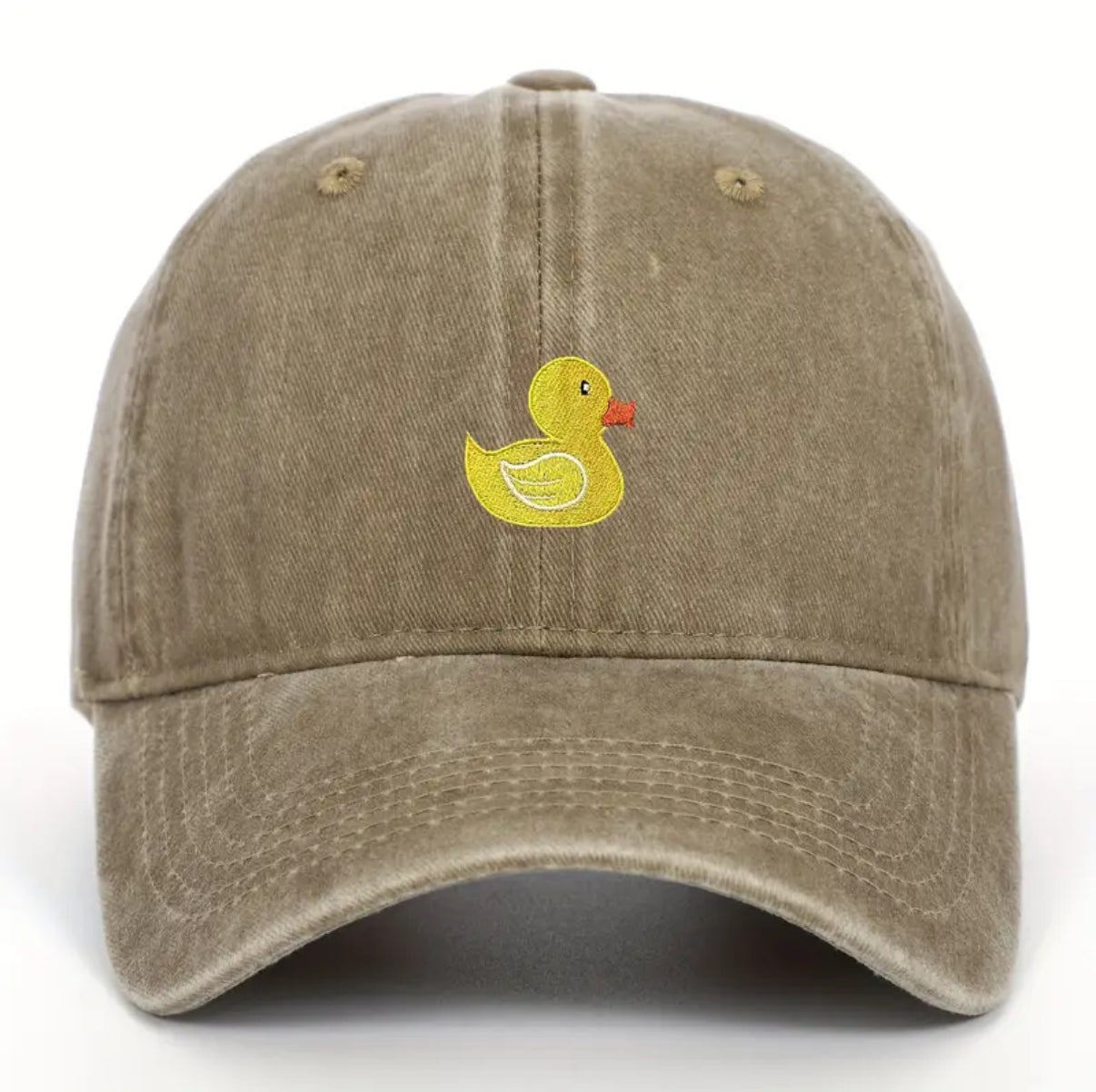 Gorra lavada con pato amarillo bordado