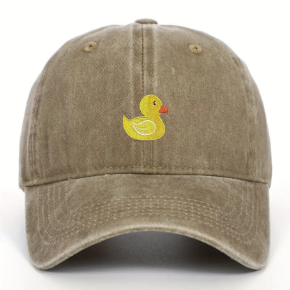 Gorra lavada con pato amarillo bordado