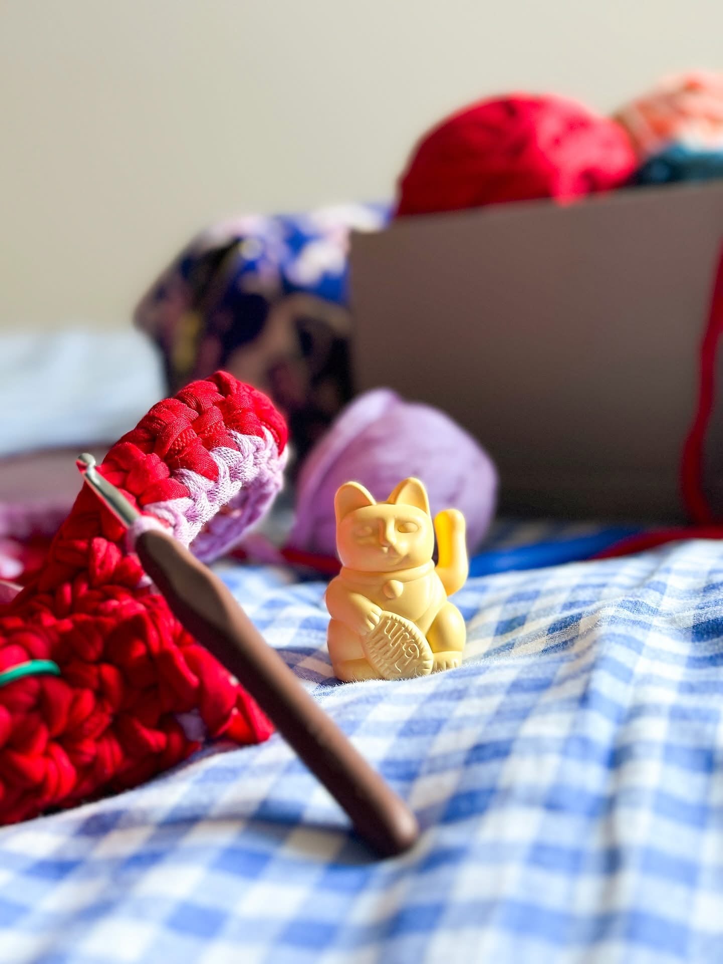 Mini Solar Yellow Lucky Cat