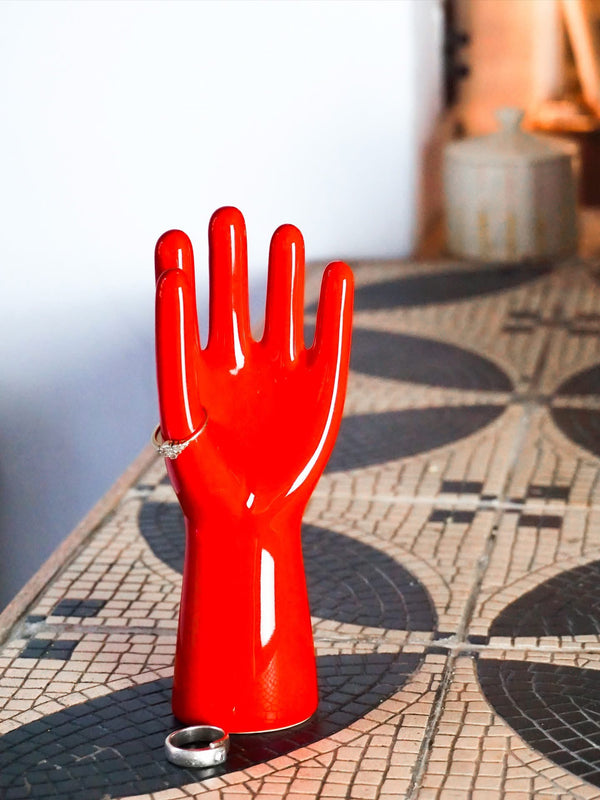 Portagioielli a forma di mano rossa