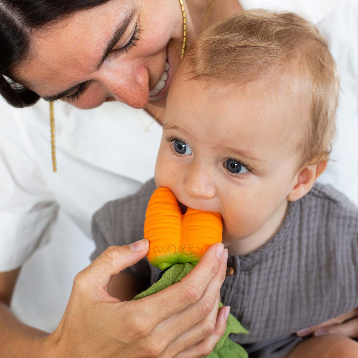 Cathy la Carotte – Mini doudou de dentition bébé