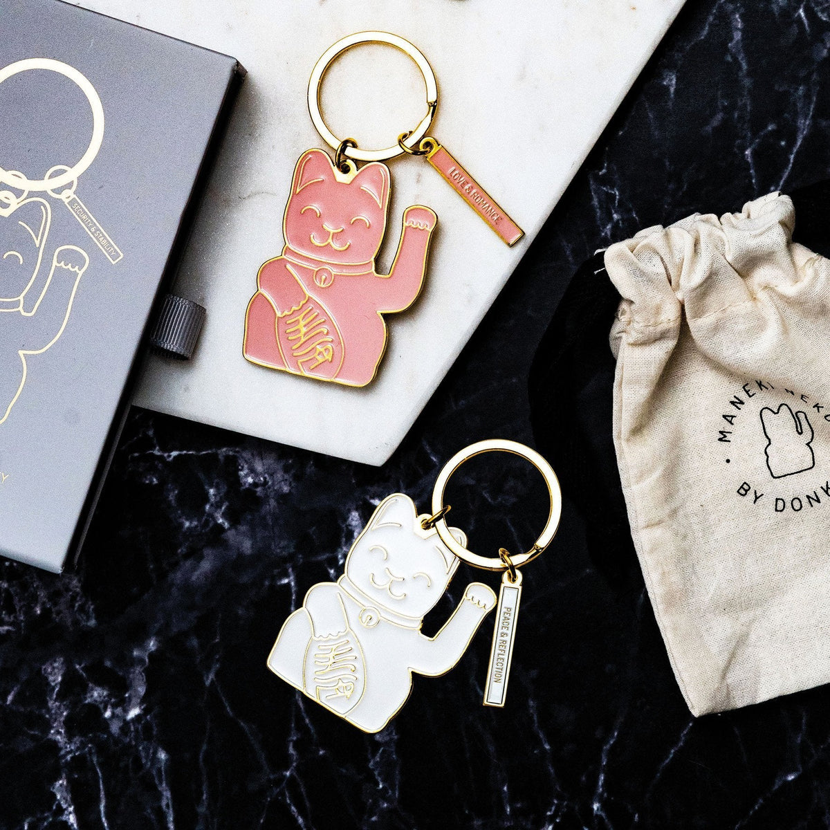 Lucky white chat keychain
