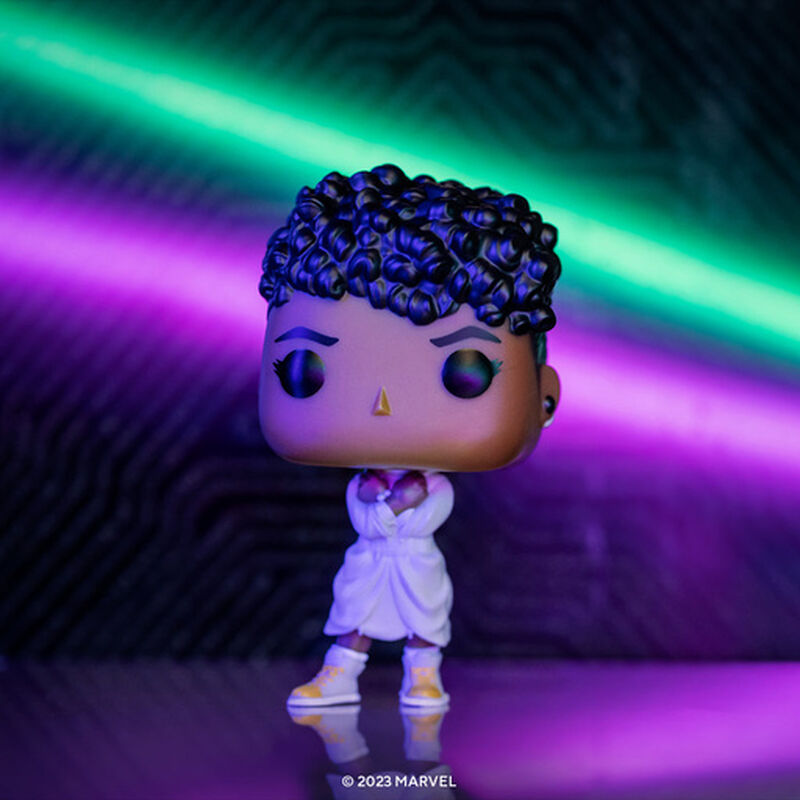 ¡Pop! Shuri con una sudadera blanca