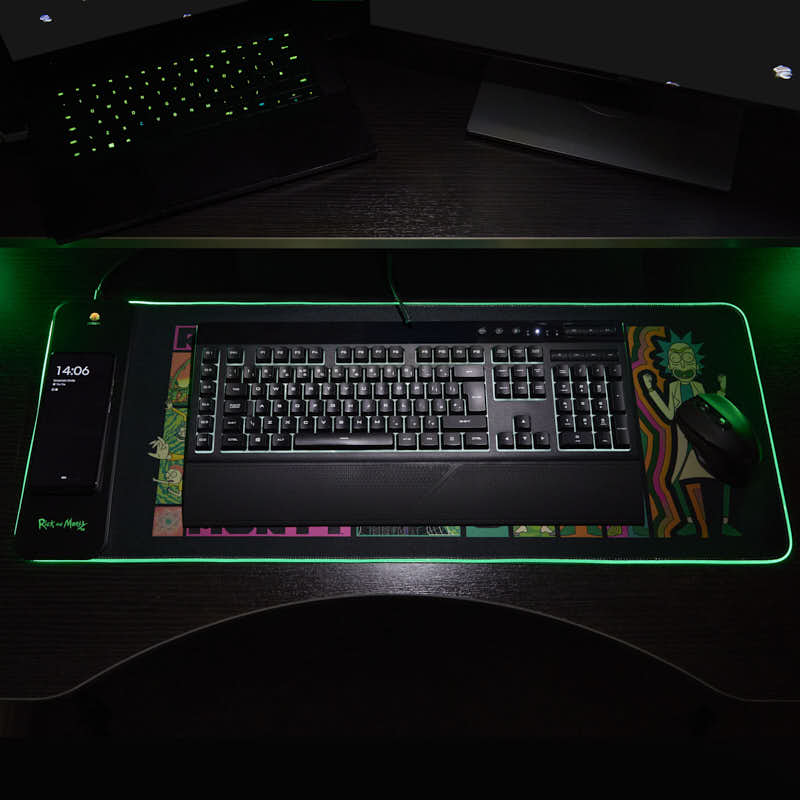 Tapis de Jeu Géant avec Chargeur pour Téléphone - Rick et Morty