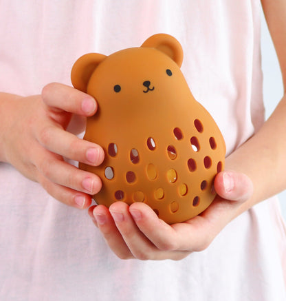 Hochet en silicone - Ours – vue 7 – A Little Lovely Company