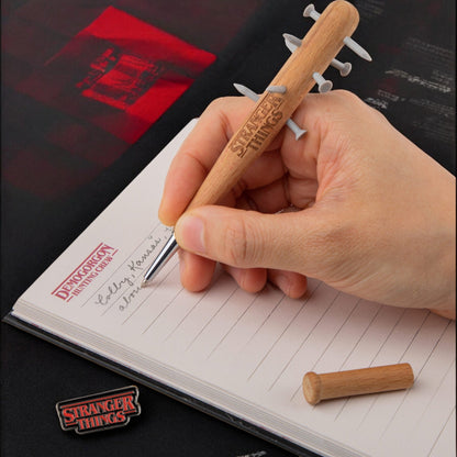 *Stylo Batte de Baseball Cloutée & Pin's Stranger Things