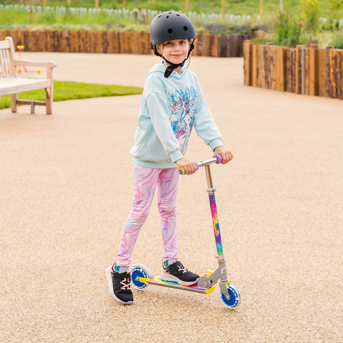 SCOOTER TIE DYE AVEC ROUES CLIGNOTANTES
